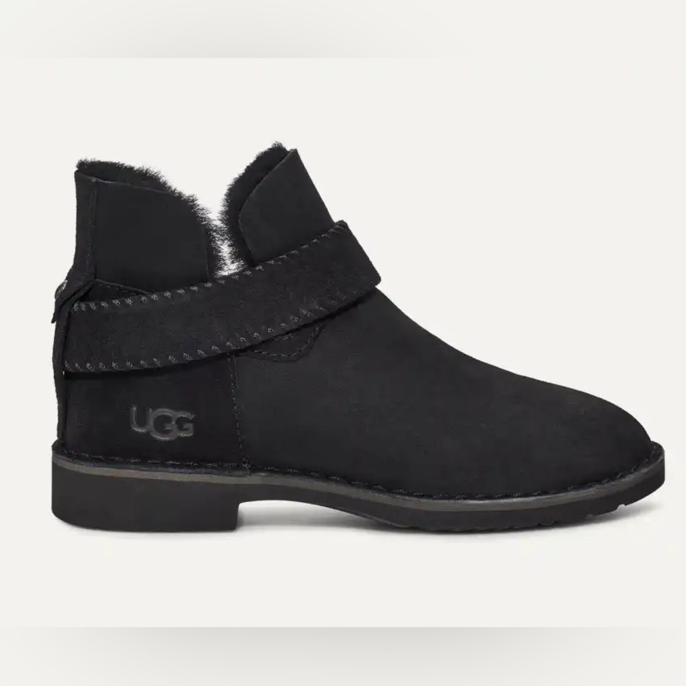 UGG McKay Boot - Size 6